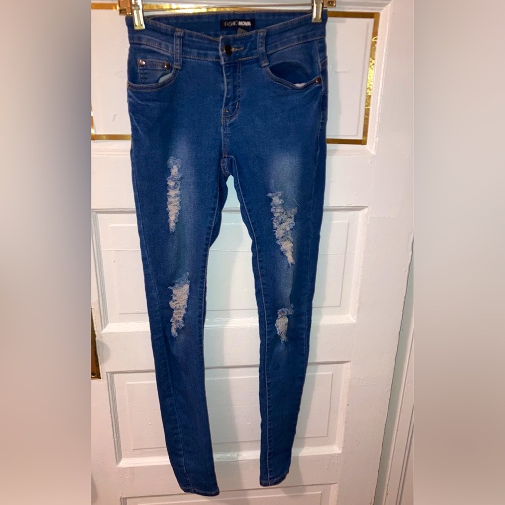 Size 1/2 Fashion Nova stretchy skinny jeans.